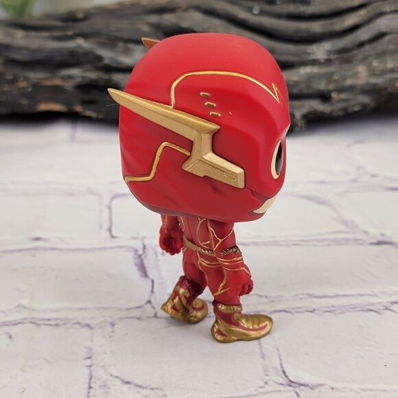 Funko Pop! Movies: DC Comics - The Flash 1333 - Picture 8 of 12
